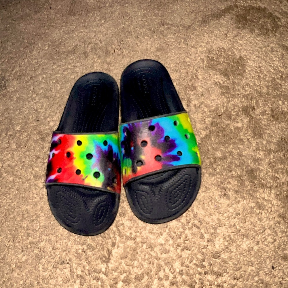 Crocs slides; rainbow the die
